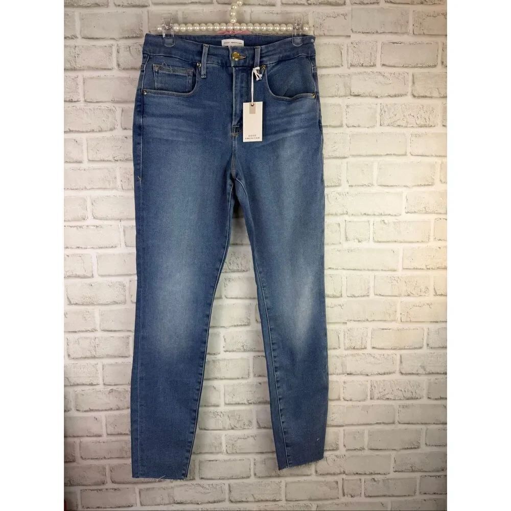 NEW Good American Good Legs Jeans – Size 12/31 – Light Wash Raw Hem